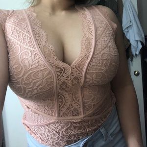 SALMON COLORED LACE BODYSUIT